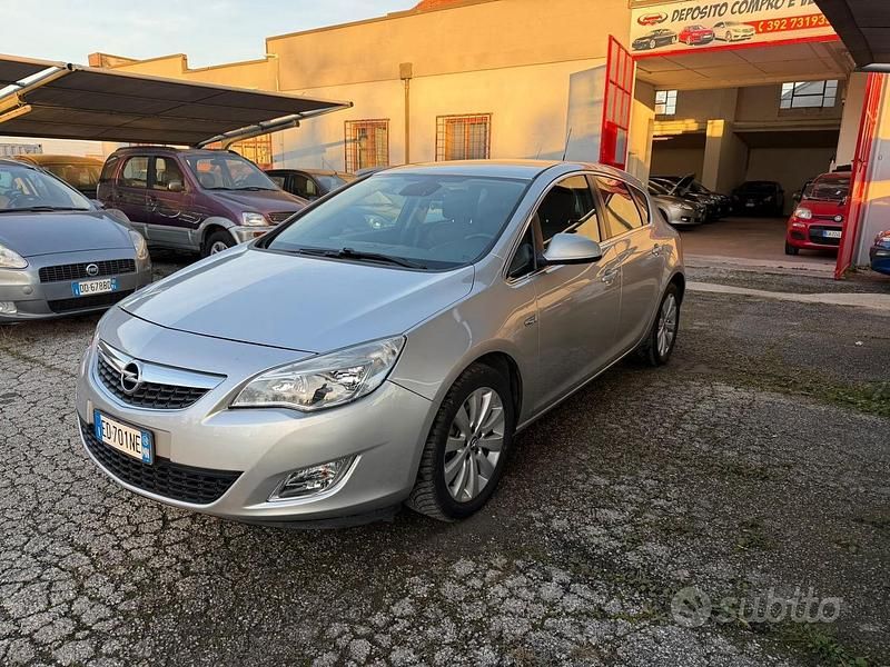 Usata Opel Astra Cosmo 110 CV (80 kW) 2010 Grigio Berlina