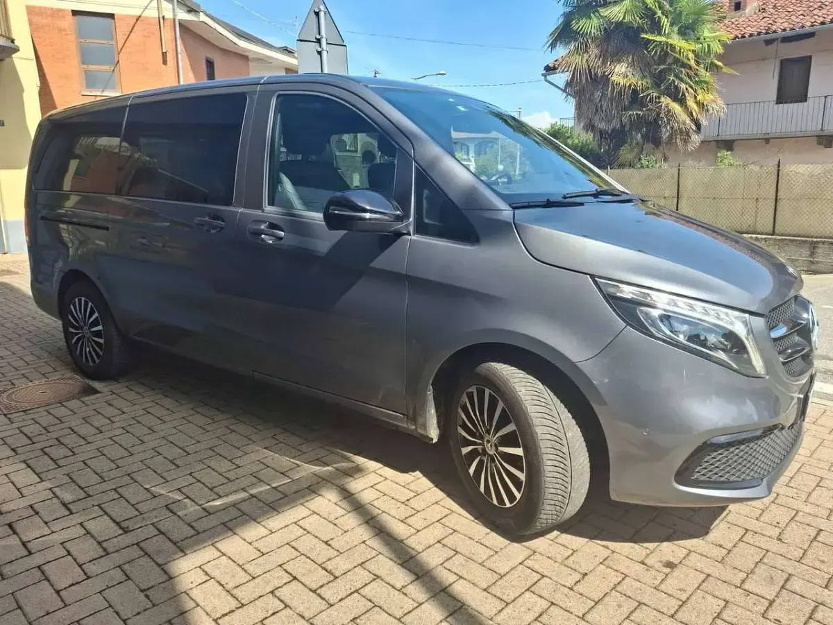 Usata Mercedes V300 Exclusive 239 CV (175 kW) 2021 Grigio Monovolume