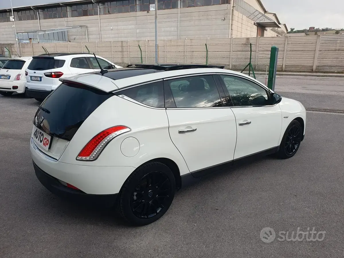 Usado Lancia Delta 120 CV (88 kW) 2013 Blanco Utilitario