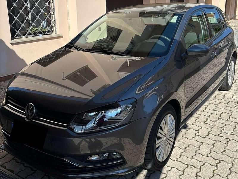 Grigio Usata 2016 VW Polo Comfortline Tre volumi | 11.500 € (Molto cara) - Immagine 1/4