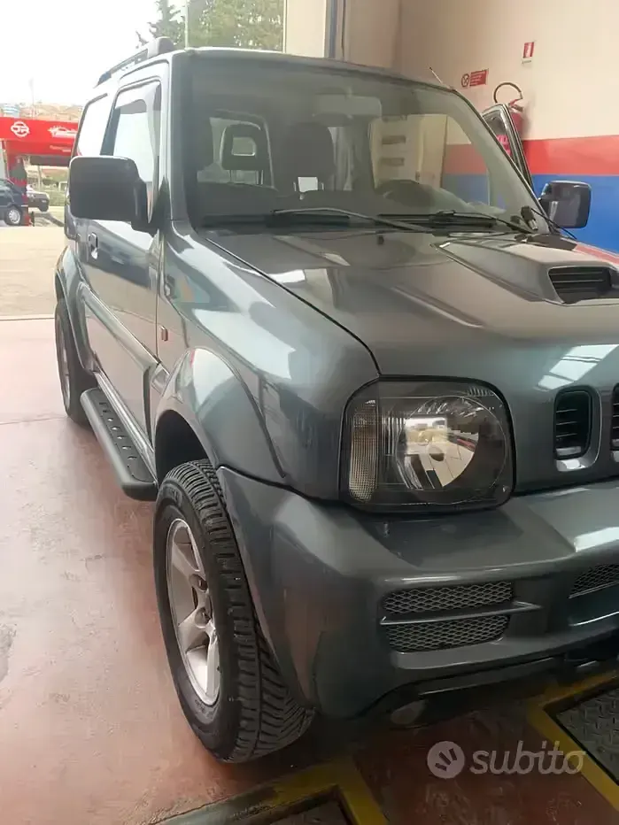 Usata Suzuki Jimny 85 CV (62 kW) 2008 Grigio SUV