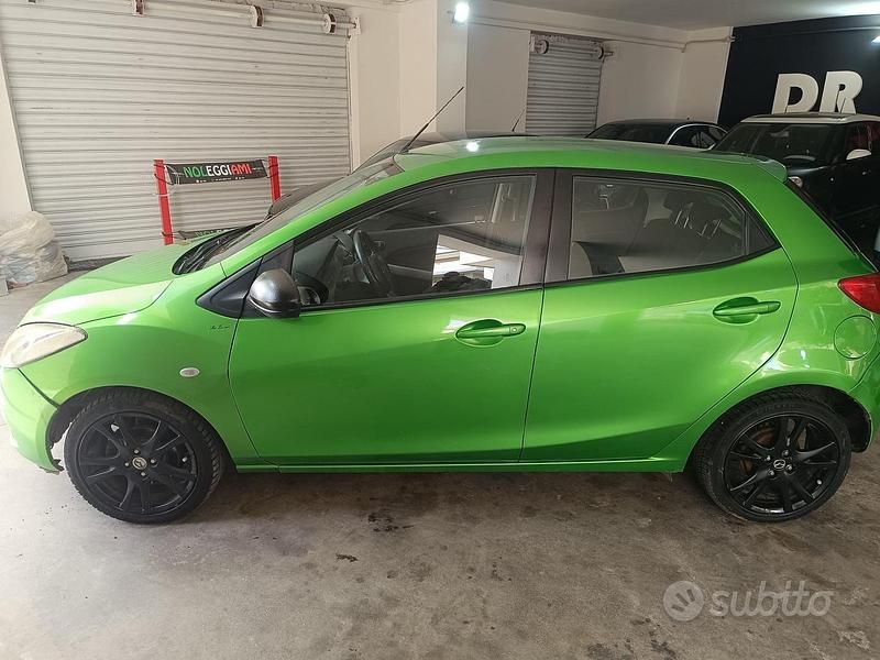 Usata Mazda 2 68 CV (50 kW) 2008 Verde Berlina