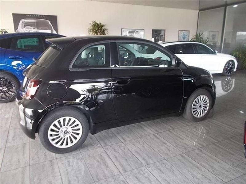 Usata Fiat 500e Icon 42 kW (58 CV) 2024 Nero Utilitaria