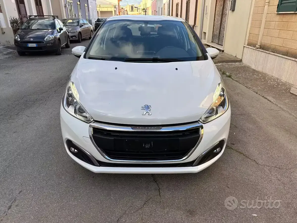 Usata Peugeot 208 Active 82 CV (60 kW) 2017 Bianco Utilitaria