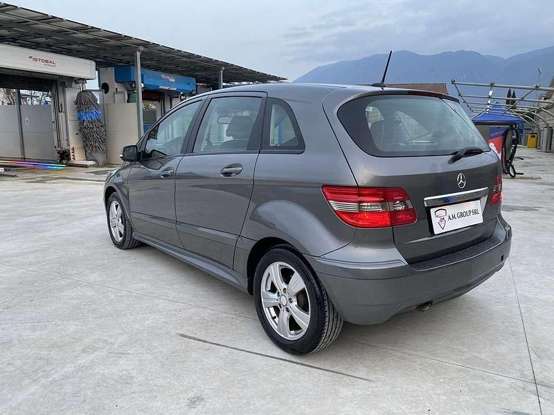 Usata Mercedes B180 Premium 109 CV (80 kW) 2011 Grigio Monovolume