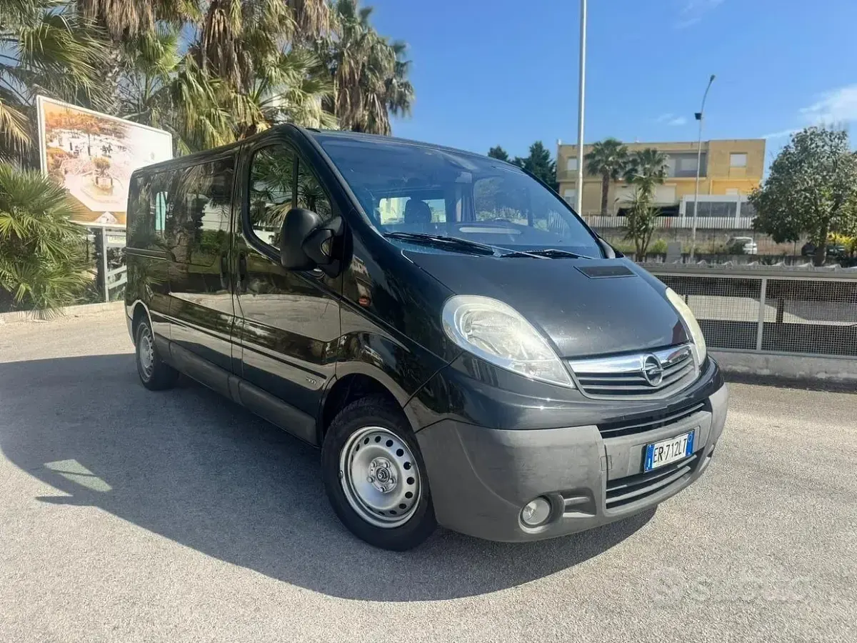 Usata Opel Vivaro Cosmo 114 CV (83 kW) 2011 Nero Monovolume