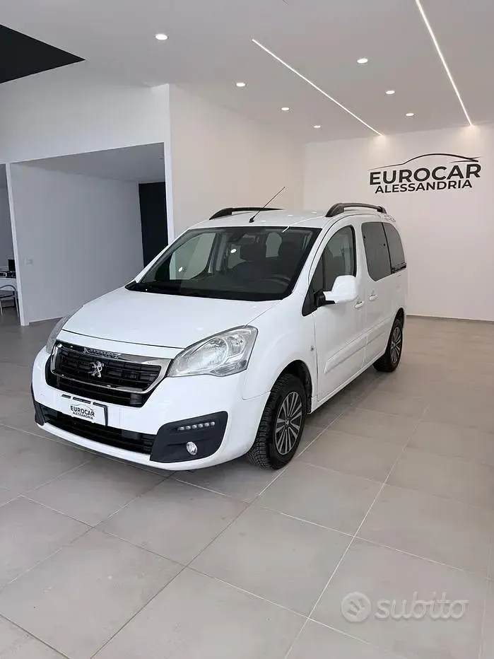 Usata Peugeot Partner Tepee Outdoor 120 CV (88 kW) 2017 Bianco Monovolume