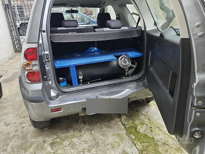 Usata Suzuki Grand Vitara 185 CV (136 kW) 2006 Grigio SUV