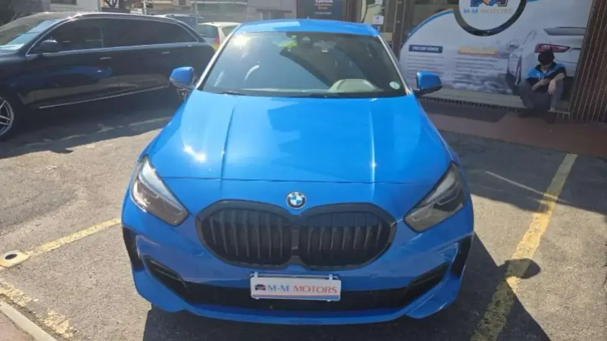 Usata BMW 118 M Sport 150 CV (110 kW) 2021 Blu/azzurro Utilitaria