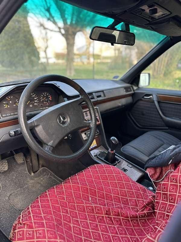 Usata Mercedes E200 122 CV (89 kW) 1990