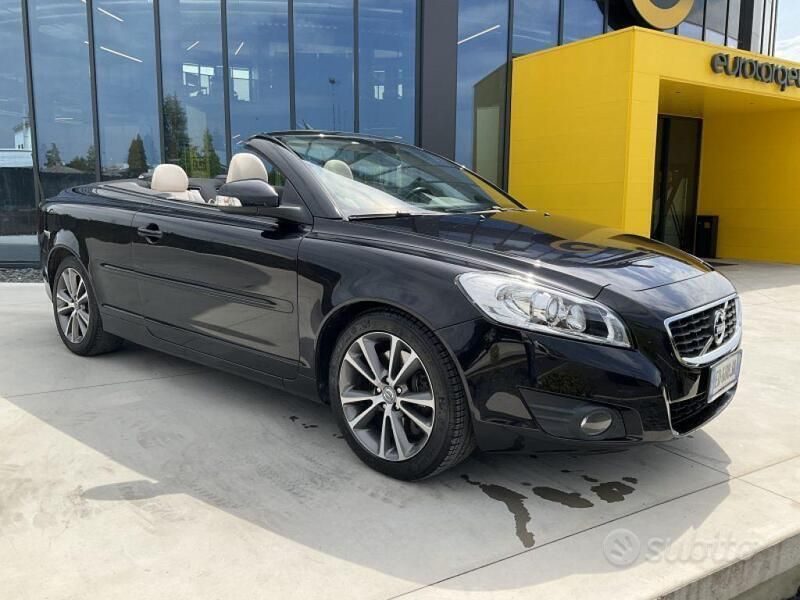 Usata Volvo C70 Summum 136 CV (100 kW) 2010 Nero Cabrio