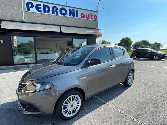 Usata Lancia Ypsilon Silver 69 CV (50 kW) 2022 Antracite Utilitaria