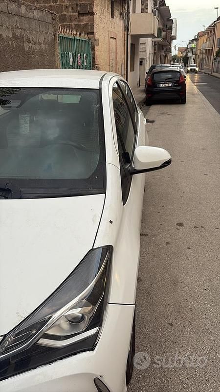 Usata Toyota Yaris 69 CV (50 kW) 2018 Bianco Berlina