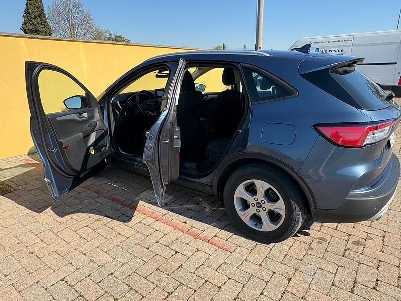 Usata Ford Kuga 120 CV (88 kW) 2021 Blu SUV