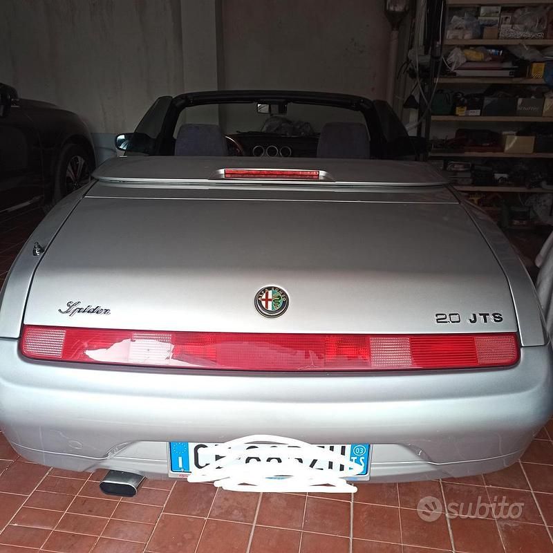 Usata Alfa Romeo GTV 165 CV (121 kW) 2003 Grigio Coupé