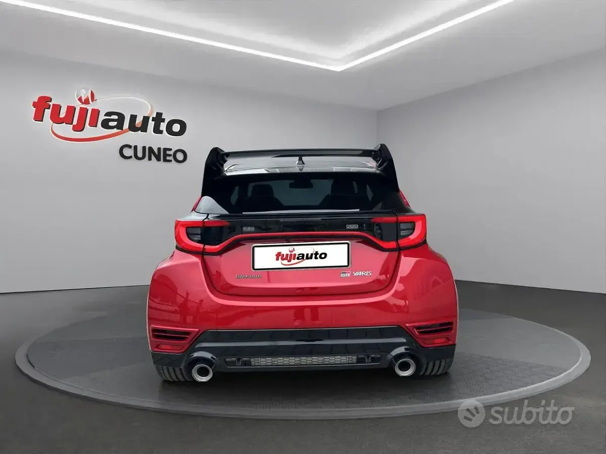 Nuova Toyota Yaris Aero 280 CV (205 kW) 2026 Rosso Utilitaria
