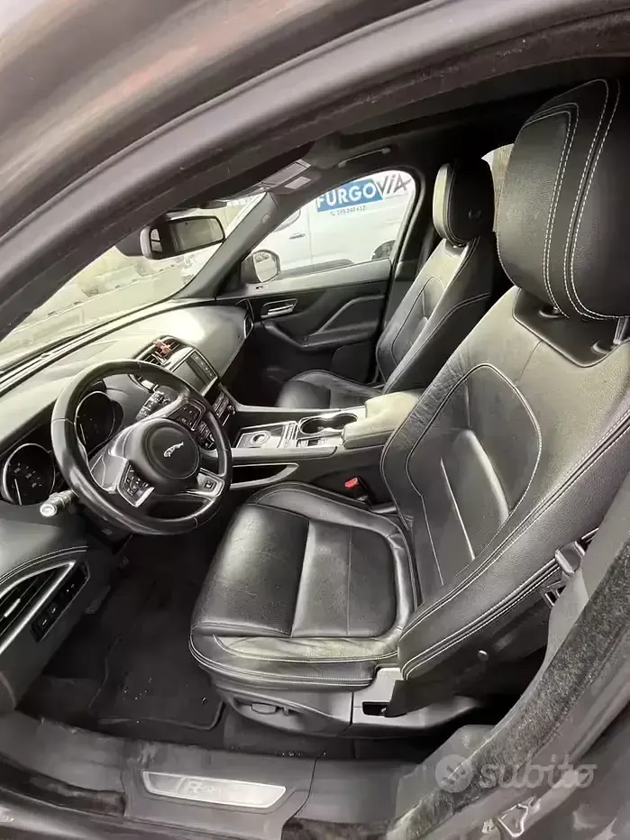 Usata Jaguar F-Pace R-Sport 180 CV (132 kW) 2016 Grigio SUV