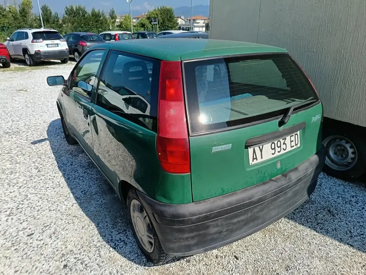 Usata Fiat Punto 54 CV (39 kW) 1998 Verde Berlina