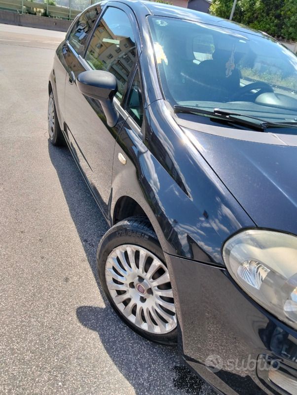 Usata Fiat Punto Evo 69 CV (50 kW) 2012 Nero Utilitaria
