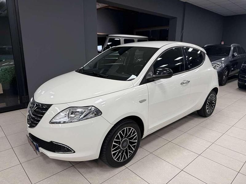 Usata Lancia Ypsilon S 95 CV (69 kW) 2016 Bianco Utilitaria