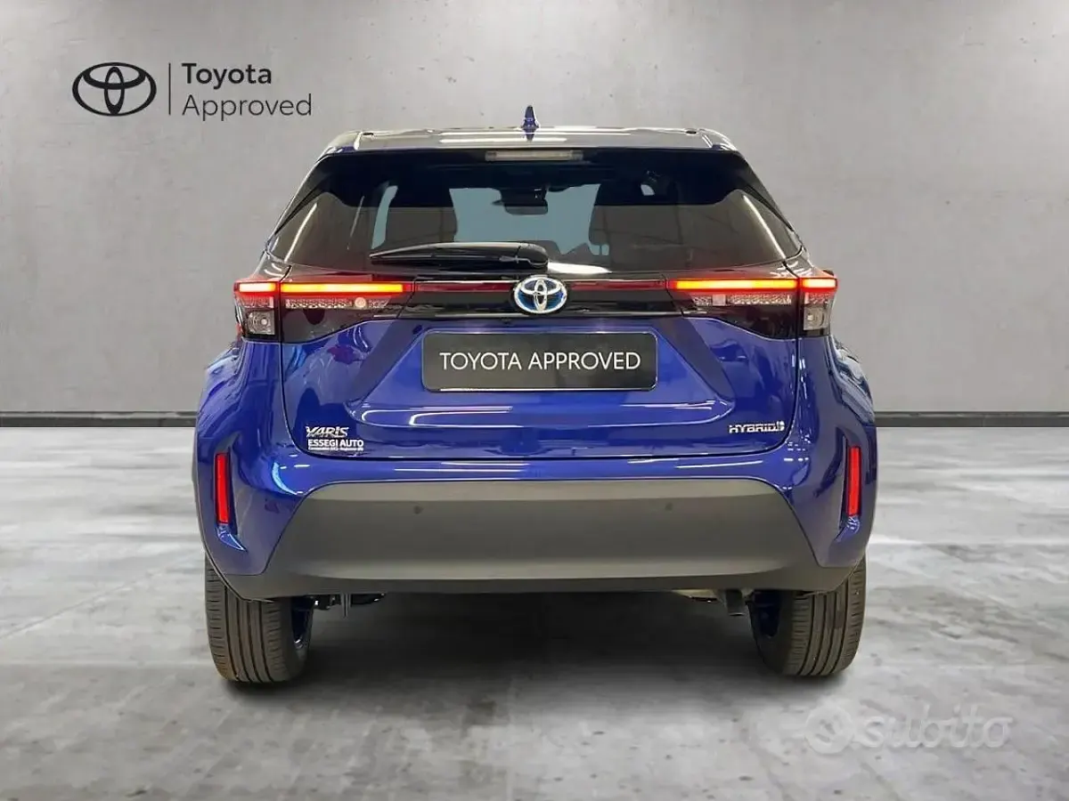 Usata Toyota Yaris Cross Lounge 92 CV (67 kW) 2022 Blu SUV