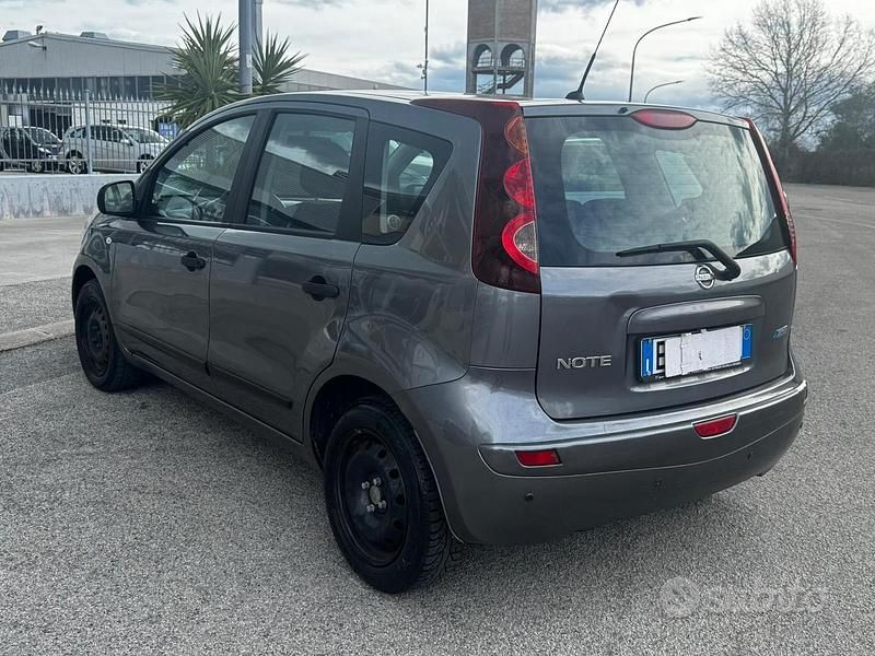 Usata Nissan Note 90 CV (66 kW) 2011 Grigio Utilitaria