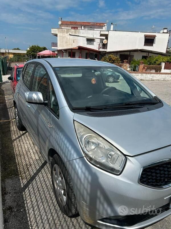 Usata Kia Venga 90 CV (66 kW) 2016 Grigio Utilitaria