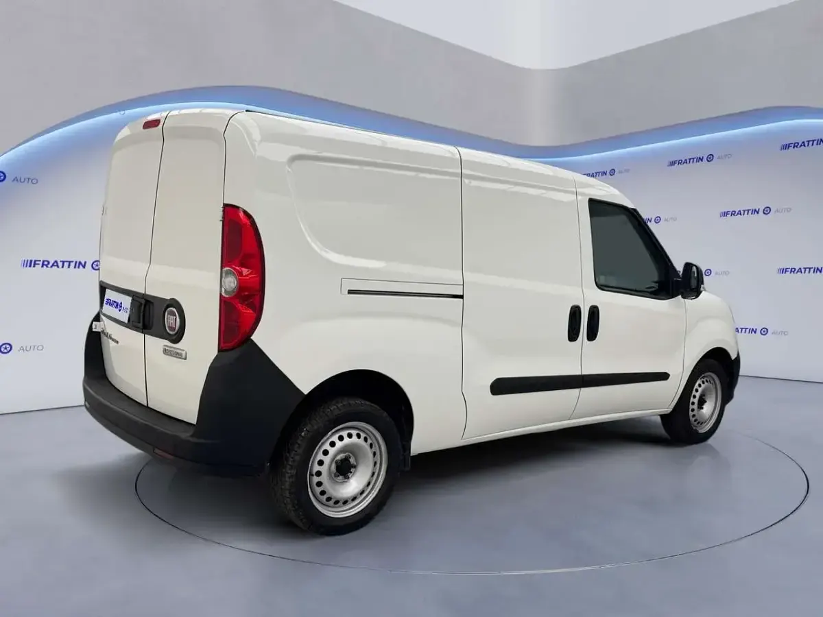 Usata Fiat Doblò Business 95 CV (69 kW) 2021 Bianco Monovolume