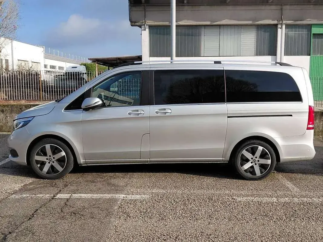 Usata Mercedes V220 Premium 163 CV (119 kW) 2017 Argento Monovolume