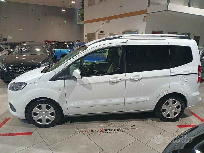 Usata Ford Tourneo Courier S 75 CV (55 kW) 2020 Bianco Monovolume