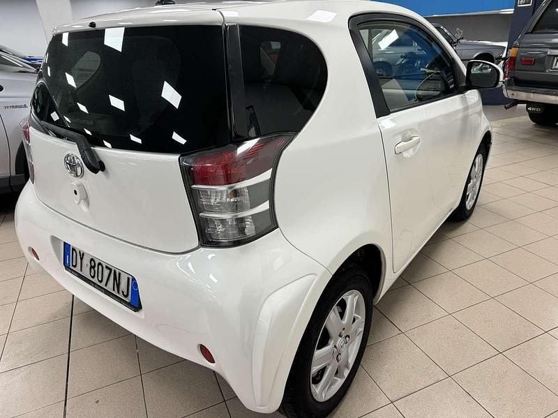 Usata Toyota iQ 68 CV (50 kW) 2009 Bianco Utilitaria