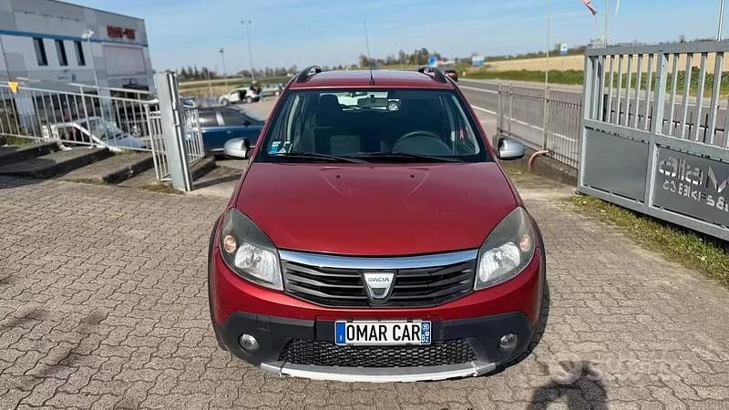 Usata Dacia Sandero Stepway 88 CV (64 kW) 2011 Rosso Berlina