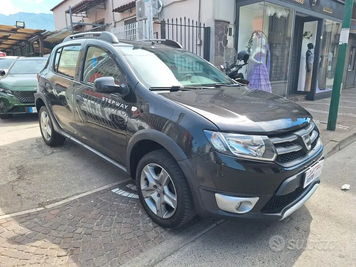 Usata Dacia Sandero Stepway 90 CV (66 kW) 2016 Nero Berlina