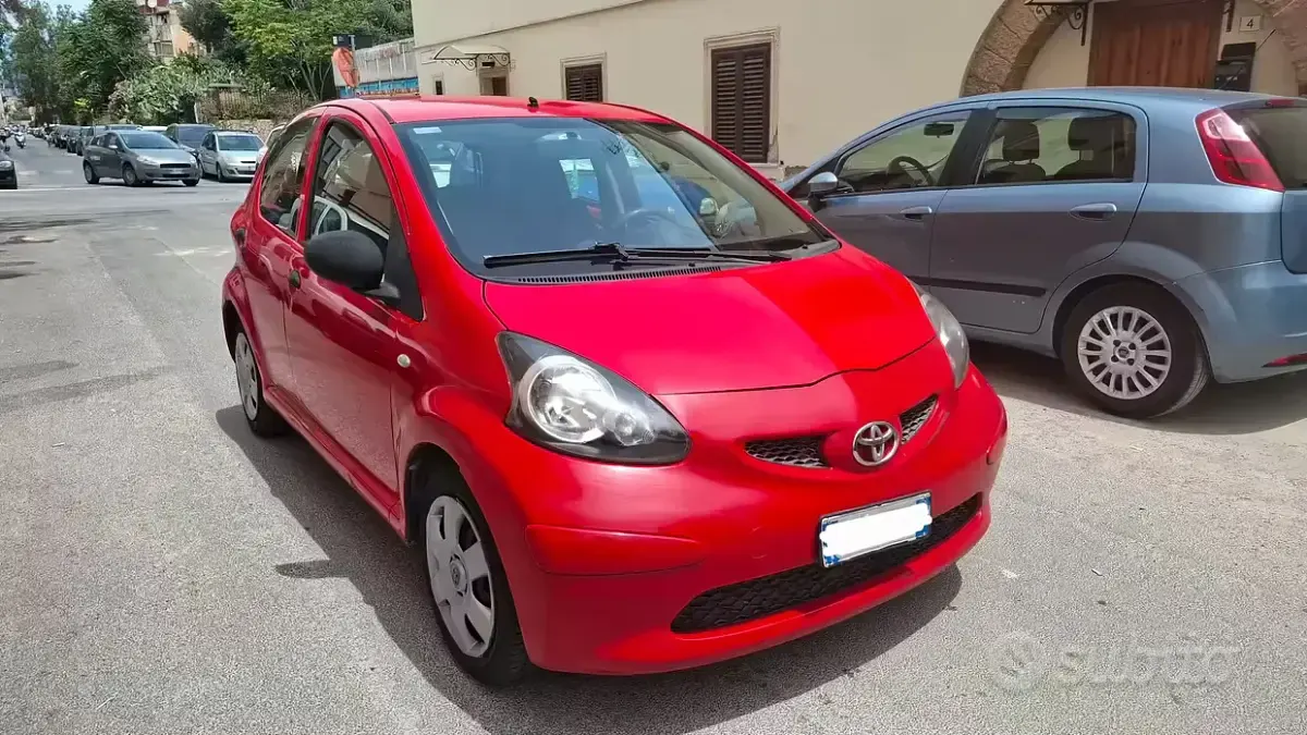 Usata Toyota Aygo 67 CV (49 kW) 2007 Rosso Utilitaria