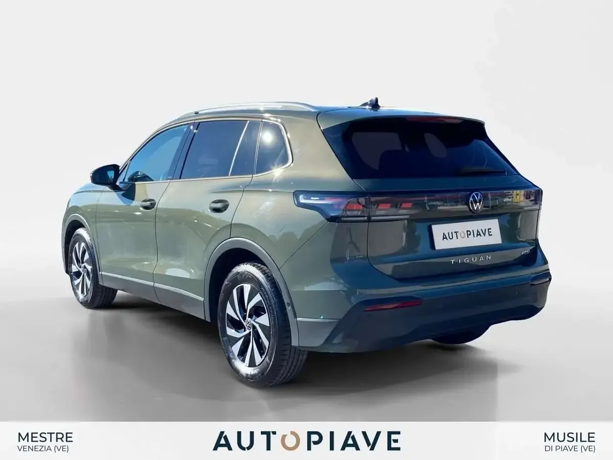 Usata VW Tiguan Edition 131 CV (96 kW) 2024 Verde SUV