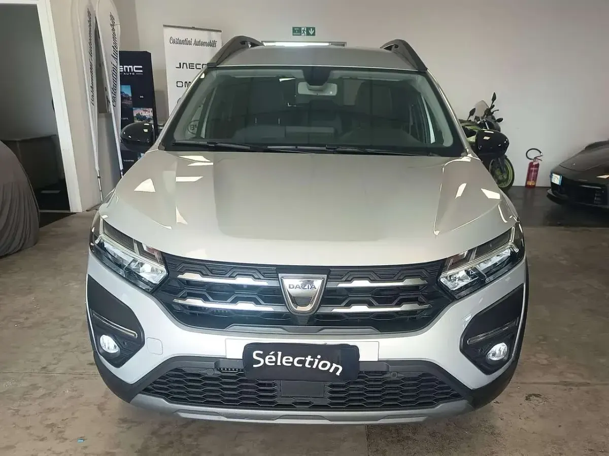 Usata Dacia Jogger Extreme 101 CV (74 kW) 2022 Grigio lunare Monovolume