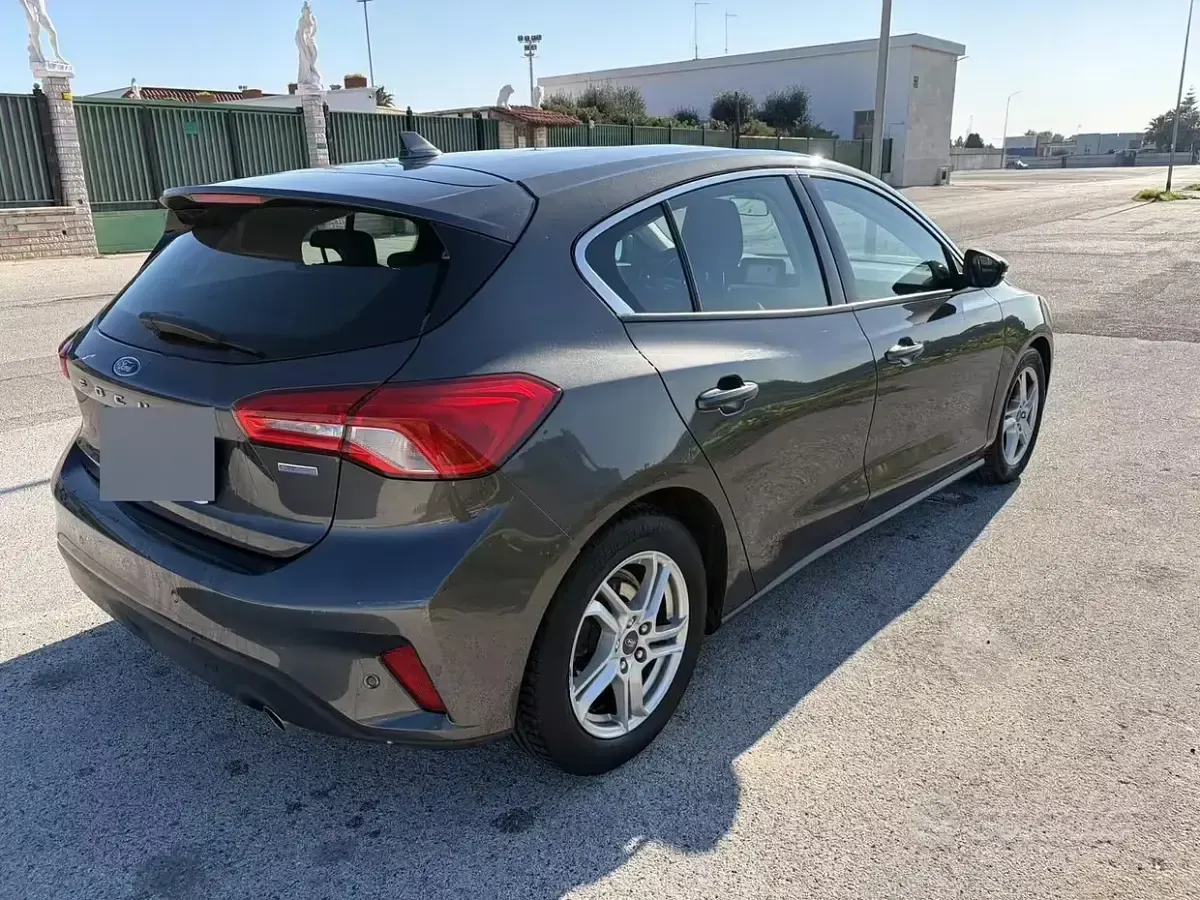 Usata Ford Focus 95 CV (69 kW) 2019 Grigio Berlina