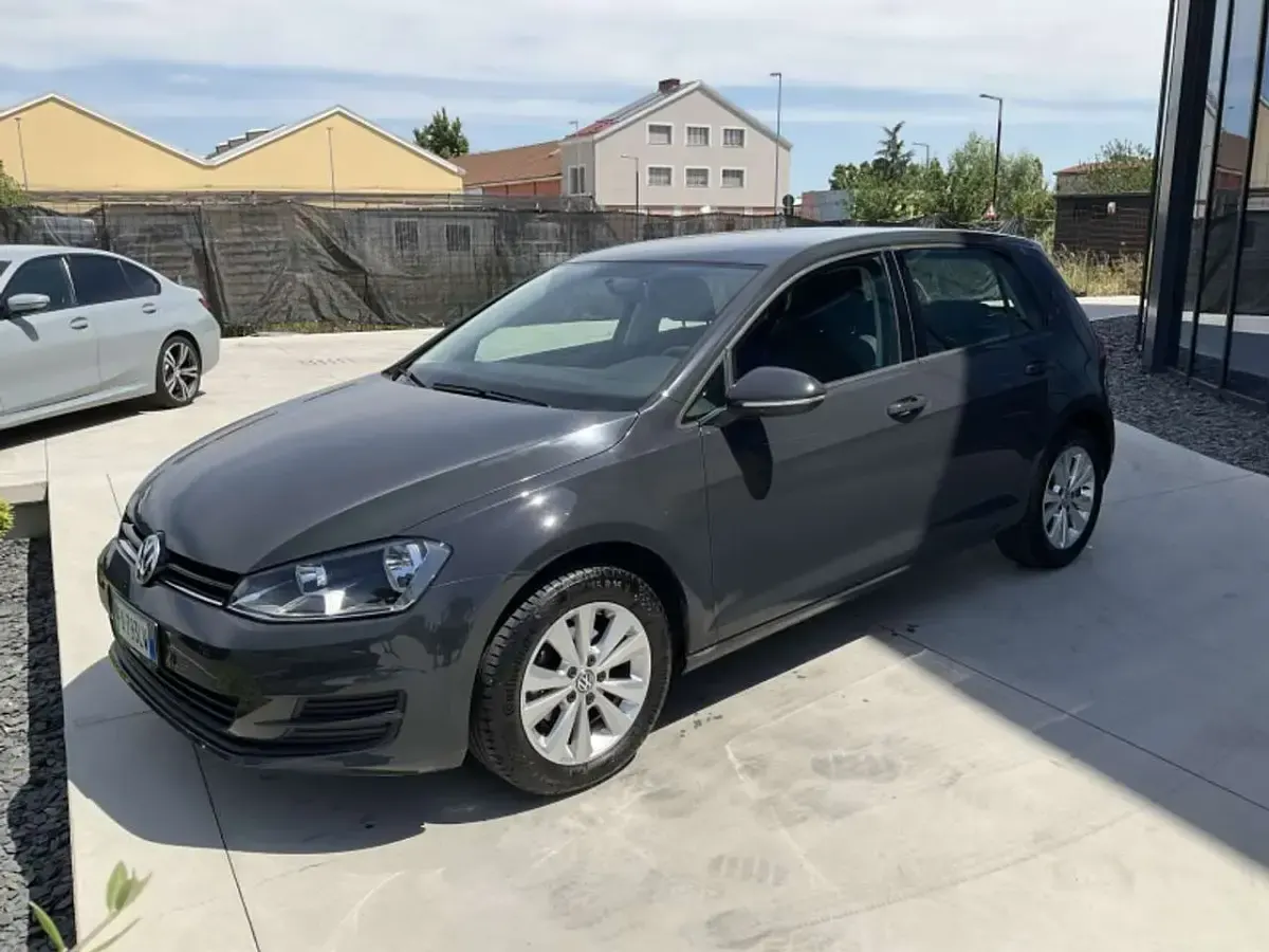 Usata VW Golf Sportsvan Comfortline 110 CV (80 kW) 2015 Grigio Monovolume