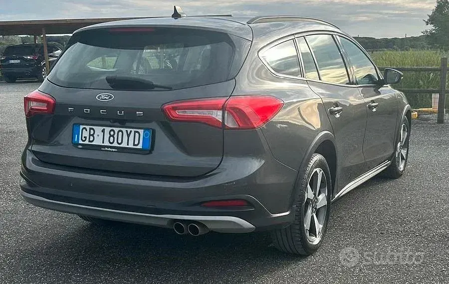 Usata Ford Focus 120 CV (88 kW) 2020 Grigio Station wagon