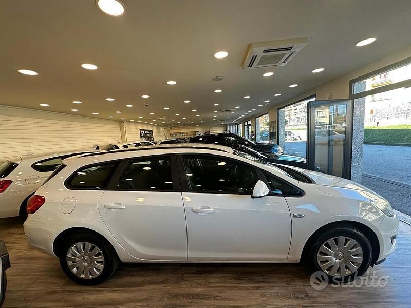 Usata Opel Astra Cosmo 110 CV (80 kW) 2013 Bianco Station wagon