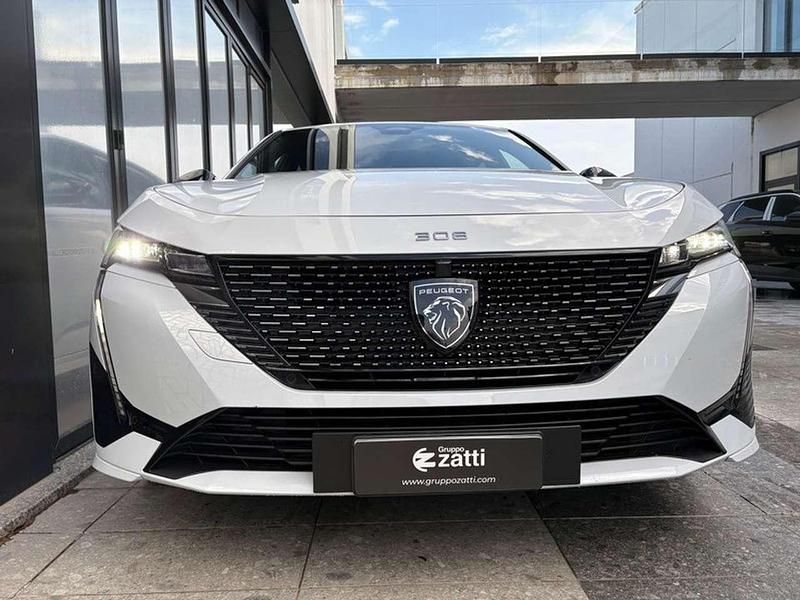 Usata Peugeot e-308 114 kW (156 CV) 2023 Bianco okenite Utilitaria
