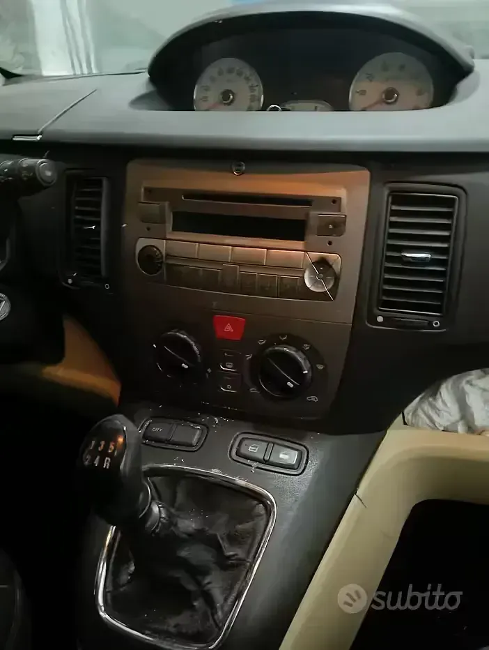 Usata Lancia Musa 95 CV (69 kW) 2005 Nero Monovolume