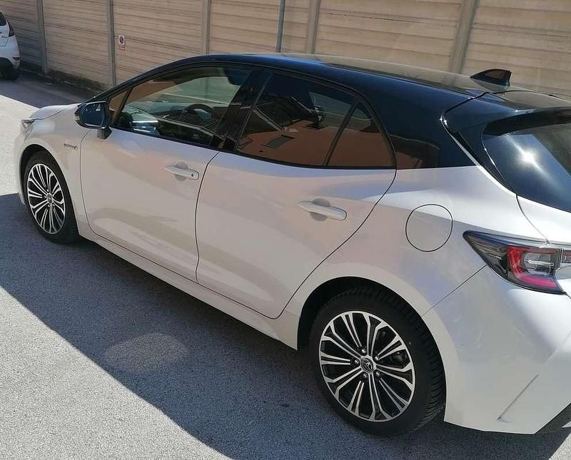 Usata Toyota Corolla Style 98 CV (72 kW) 2019 Bianco Berlina