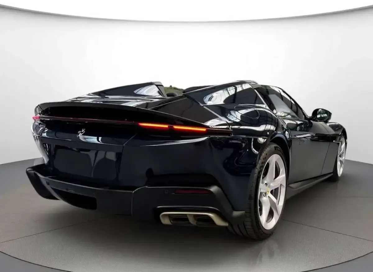 Usata Ferrari 12 Cilindri 829 CV (609 kW) 2025 Blu pozzi Cabrio