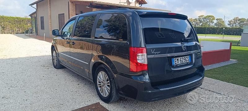 Usata Lancia Voyager Gold 163 CV (119 kW) 2012 Nero Monovolume