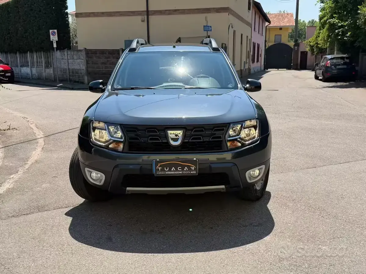 Usata Dacia Duster Black Shadow 114 CV (83 kW) 2017 Grigio SUV