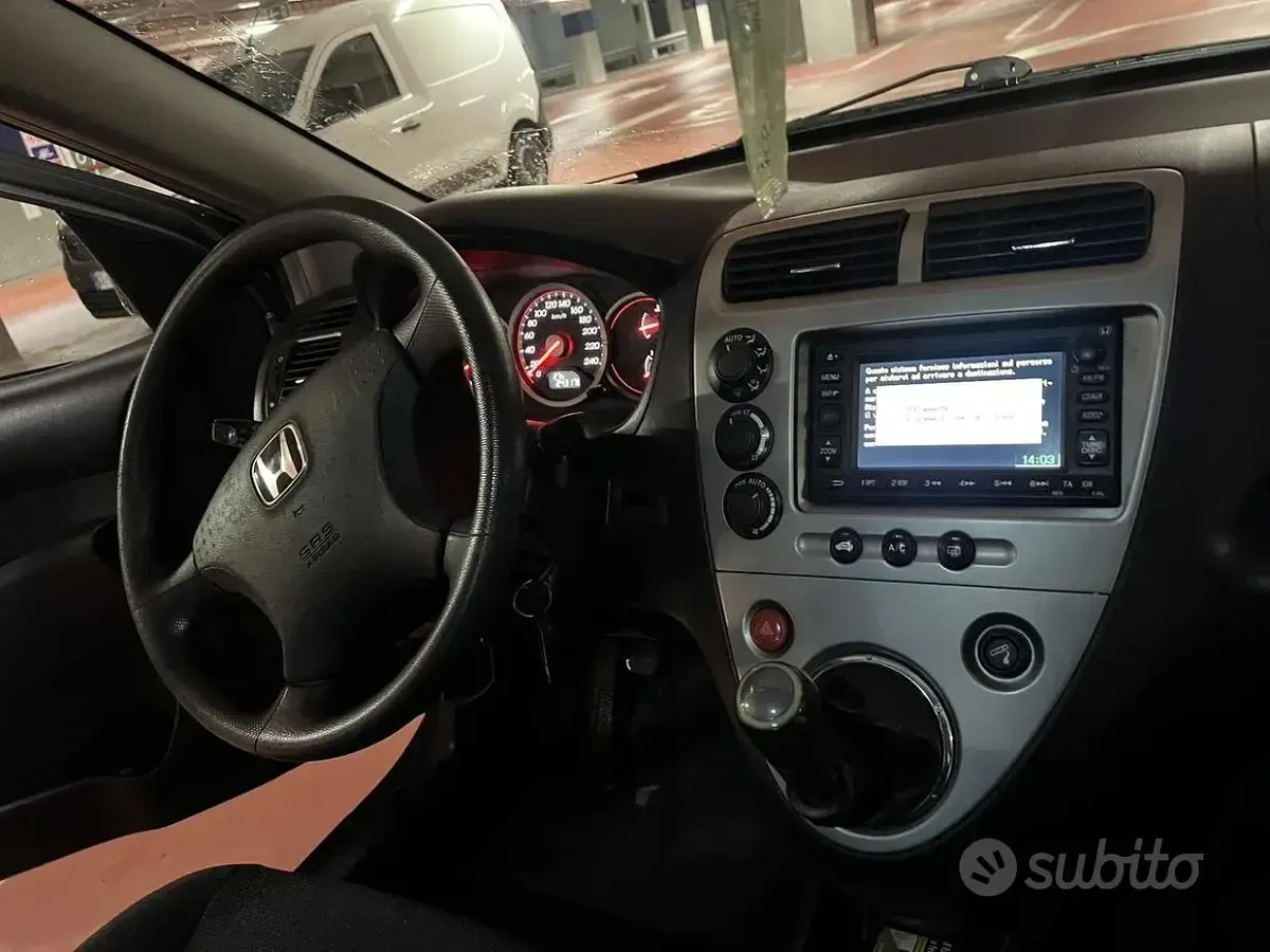 Usata Honda Civic 100 CV (73 kW) 2004 Nero Berlina