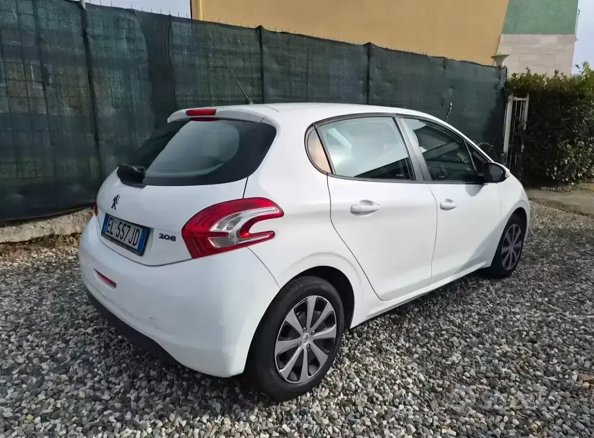 Usata Peugeot 208 Allure 82 CV (60 kW) 2014 Bianco Utilitaria