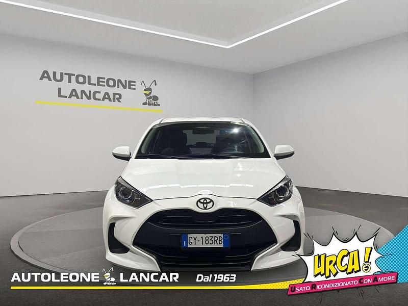 Usata Toyota Yaris Hybrid Active 92 CV (67 kW) 2025 Bianco Berlina
