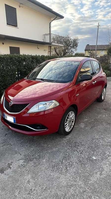 Usata Lancia Ypsilon 69 CV (50 kW) 2017 Utilitaria